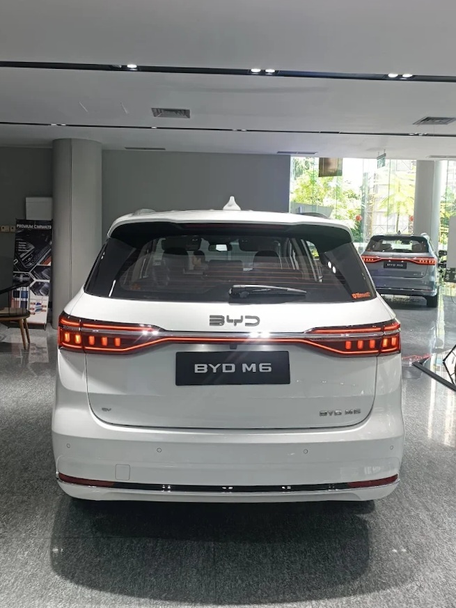 New BYD M6 Superior 2026 Indonesia White 7b