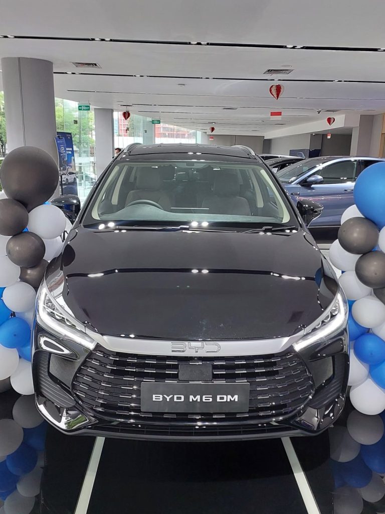 BYD M6 MD PHEV 2026 Indonesia Black 7