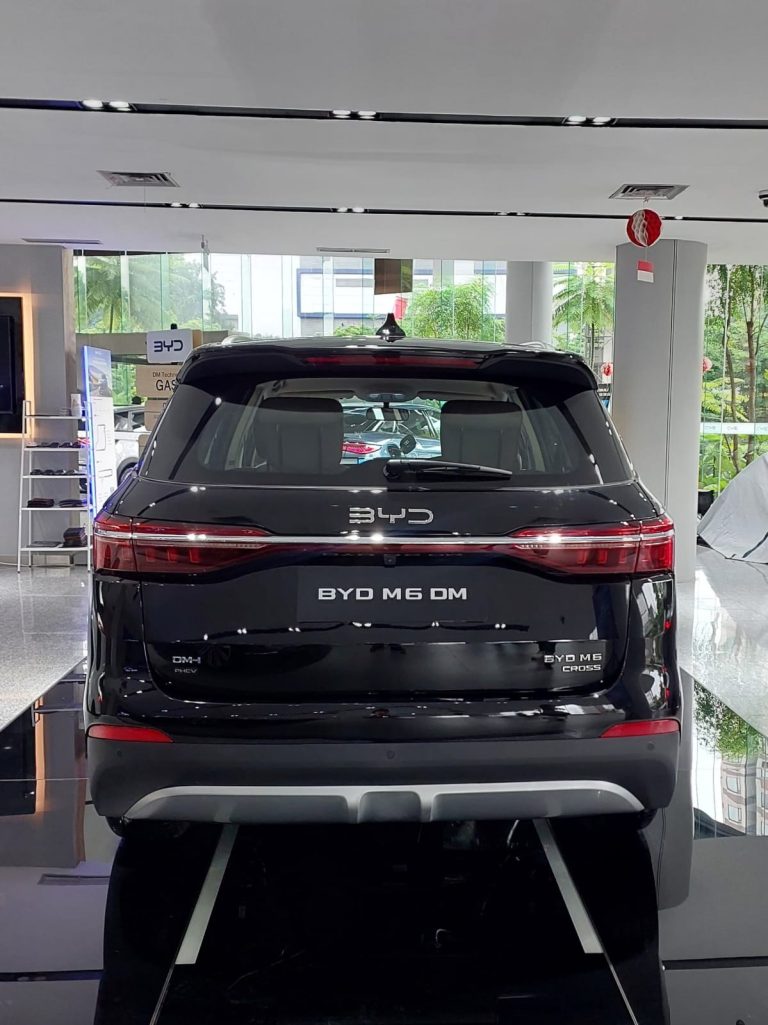 BYD M6 MD PHEV 2026 Indonesia Black 7a