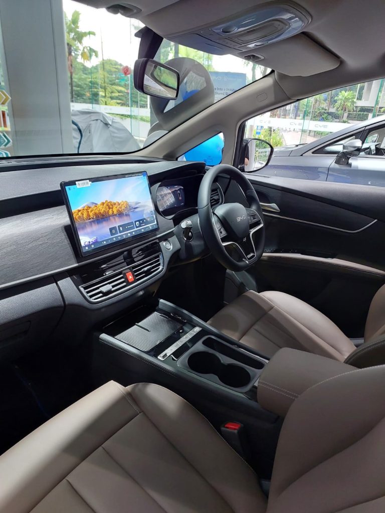 Interior BYD M6 MD PHEV 2026 Indonesia Brown 7